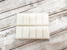 Load image into Gallery viewer, Butterscotch Bourbon Wax Melts – Soy Wax Snap Bars With Warm Cardamom Aroma